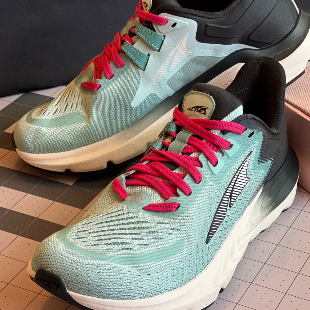 Altra Women's Running Shoes. Provision 6. Women’s 7.5 (wide toebox)